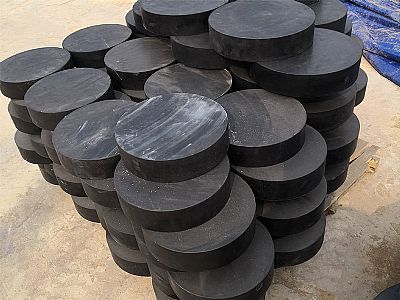 海珠区板式橡胶支座由若干层橡胶片与薄钢板经加压硫化